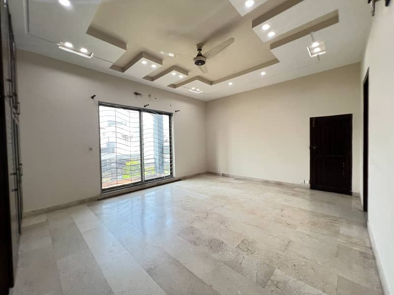 "Modern Living: 5 Bed Corner House For Rent In 20 Marla DHA Phase 6 Block H" 11