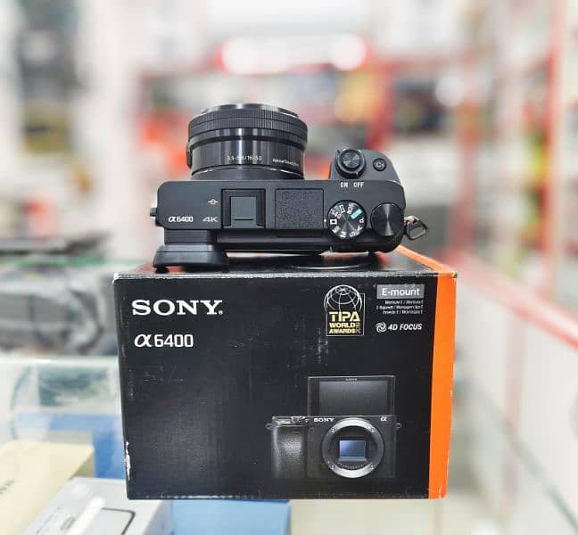 Sony A6400 with 16-50 kit lens (HnB Digital) 0