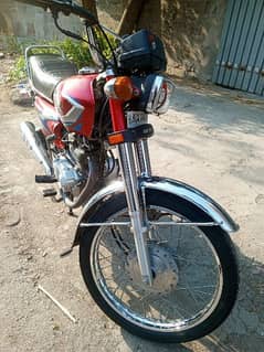 Honda 125 red color