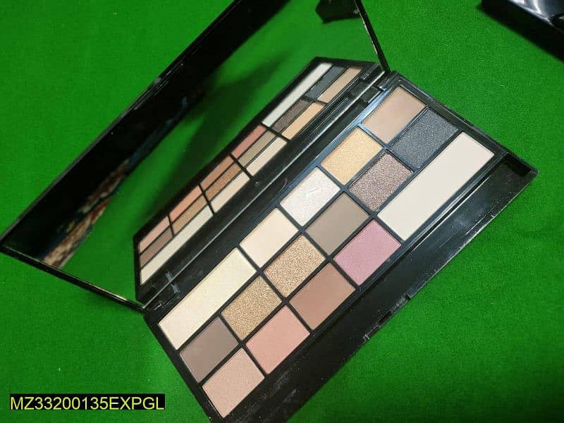 16 colour eyeshadow palette. 1