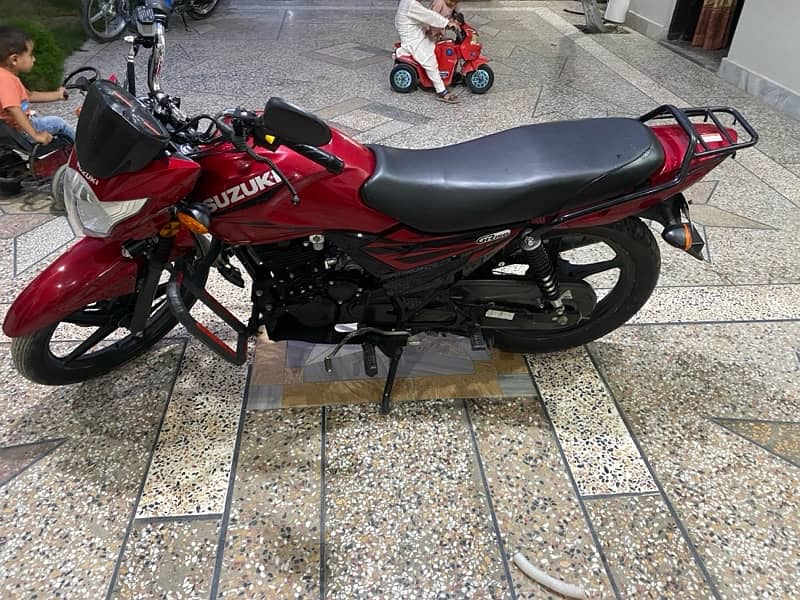 Suzuki GR 150 2021 Red color 2