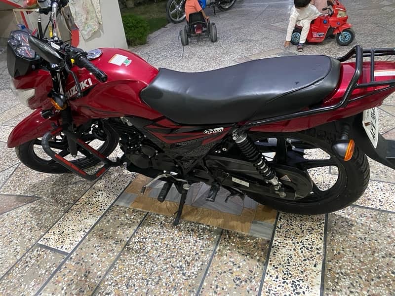 Suzuki GR 150 2021 Red color 3