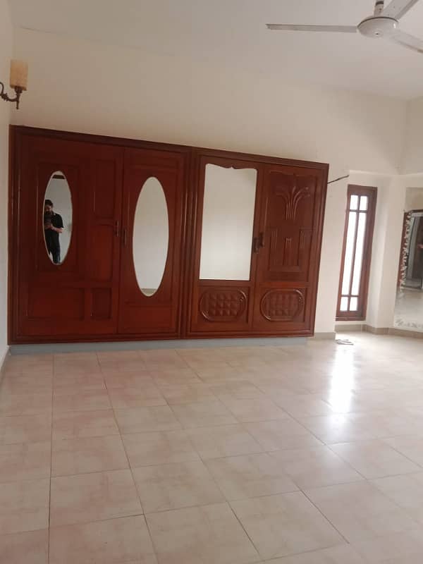 DHa Phase 6 666yards Bungalow Portion 4bed Drowning Dining Fully Renovated 1st Floor 2