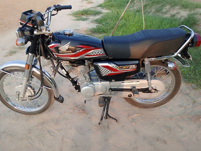 Honda 125 black 7