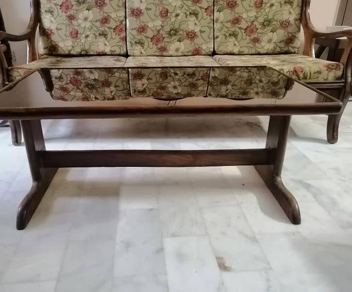 Sofa Set with tables made of good quality wood 5