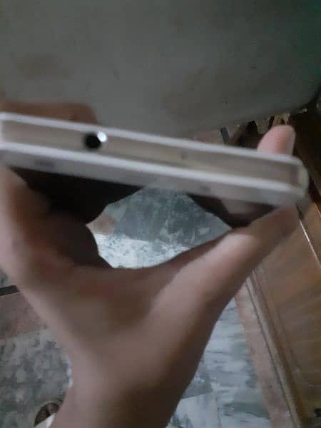 huawei p 8 lite all ok phone bas on nahi horha pata nahi kya fault ha 4