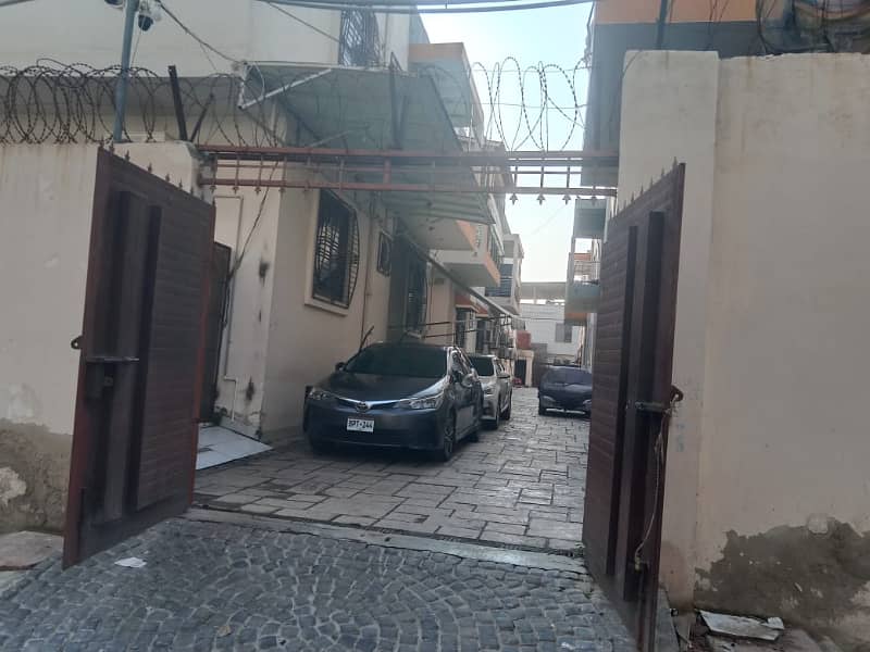 240 SQUARE YARDS TOWN HOUSE AVAILABLE FOR SALE IN PECHS BL;POCK 6 5