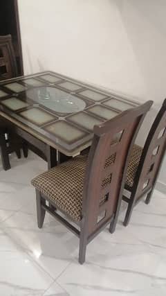 Modern 4 seater dinning table