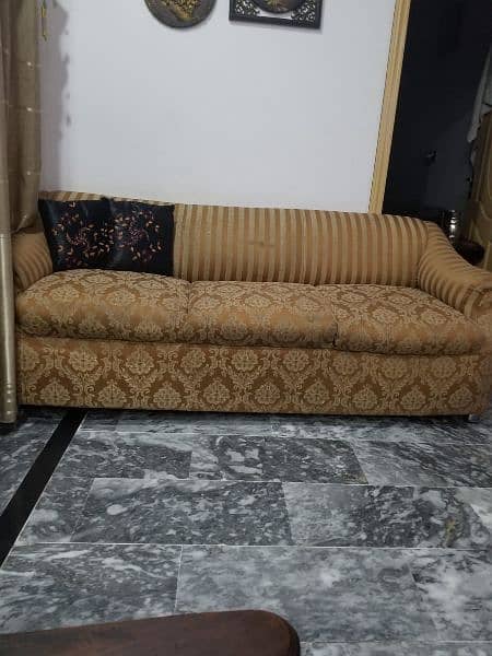 3 seater sofa in good condition 1