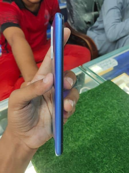 vivo y31 4/128 10/9 condition with box 1