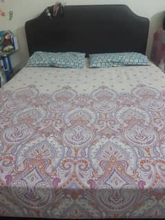 Queen size bed/molty foam queen size bed