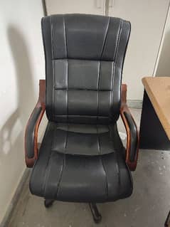 5 Excutive chairs for sale used 0