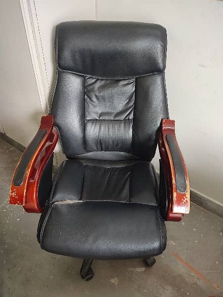 5 Excutive chairs for sale used 3