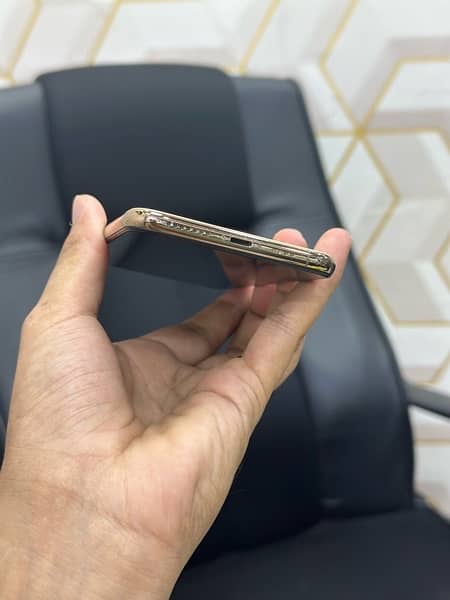 Iphone xsmax 64 gb pta approved 6