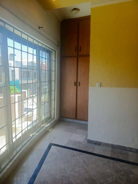 10 marla upper portion available for rent in Bahria town phase 6 1