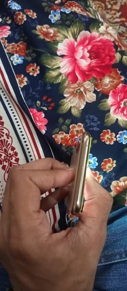 Iphone xs 512 GB Non pta(Sim Working On Glitch)Line on panel 5