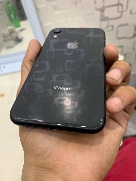 iPhone XR body 1