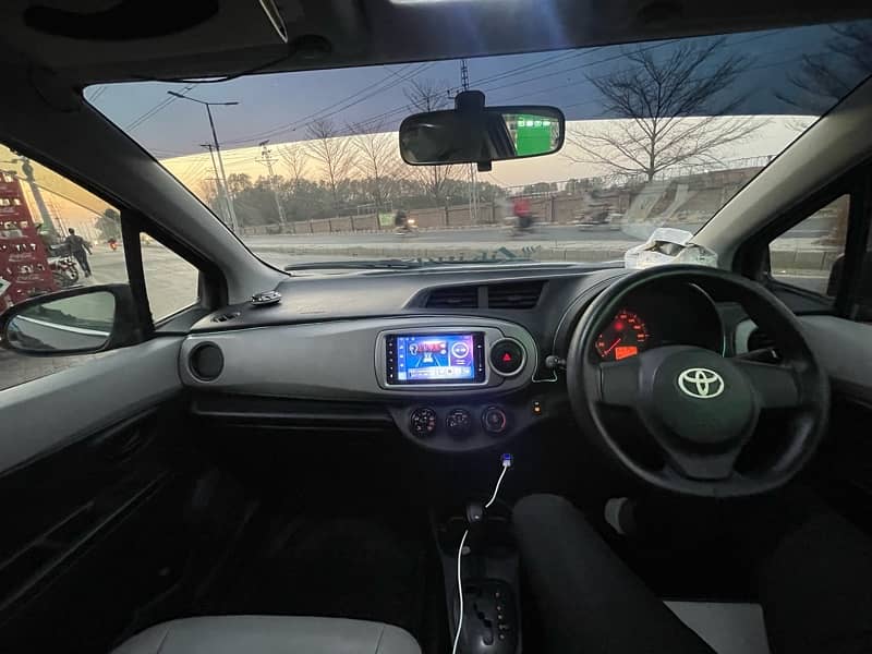 Toyota Vitz 2011 5