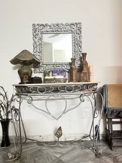 Elegant Heart Design Console Table with Ornate Mirror Set