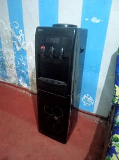 good condition water dispenser all okay hot cool and farig