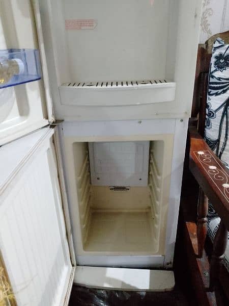 Good condition dispenser 1