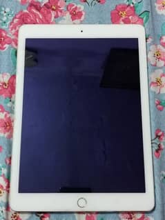 Ipad Air 2 | 10/10 condition | With Free Case