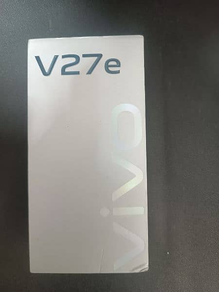 Vivo v27e  8GB  256GB    total all box 3