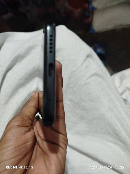 redmi note 11 bilkul ok hai daba charger available 2