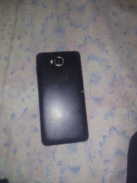 Huawei y5 2017 model Golden colour 2GB Ram 16Gb mamory. 2