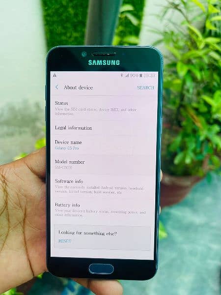 Samsung c5pro hai 4 64 me bilkul okay hai 5