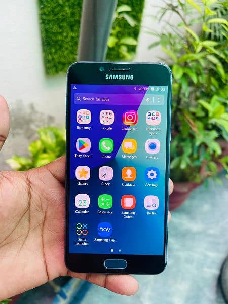 Samsung c5pro hai 4 64 me bilkul okay hai 6