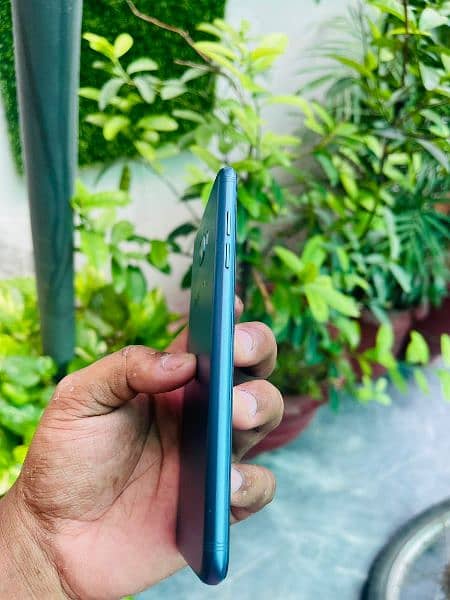 Samsung c5pro hai 4 64 me bilkul okay hai 8