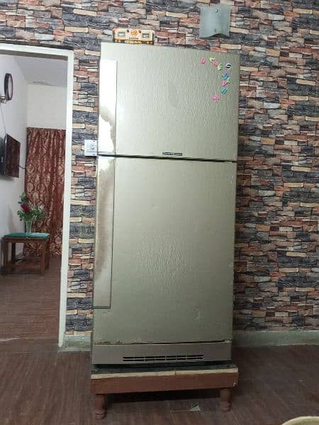 pel company refrigerator. . . 0