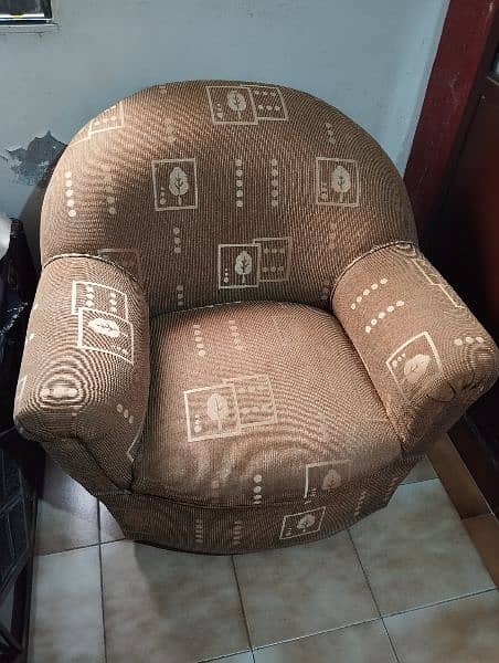 7 Seater sofa for sale in excellent condition. 1