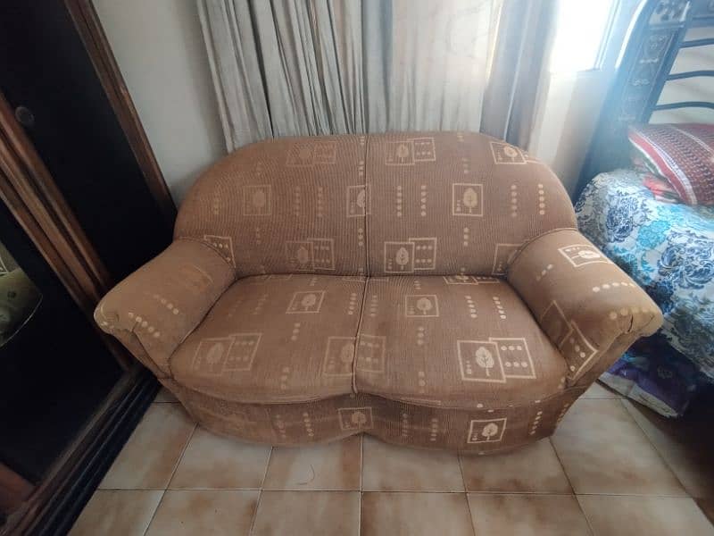 7 Seater sofa for sale in excellent condition. 2