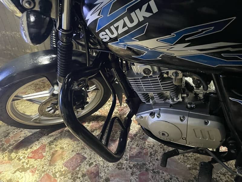 Suzuki GS150 2