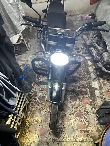 Suzuki GS150 3