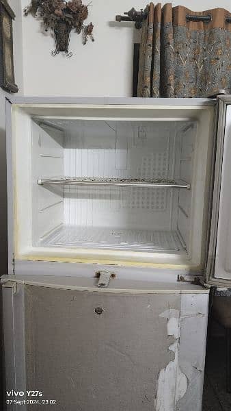 second hand fridge, first-rate quality - don't miss out! 5