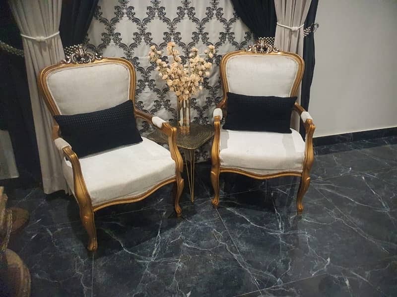 2 chairs like brand new condition 2