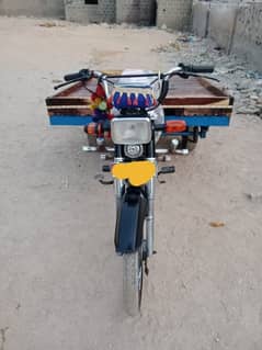 unique bike 2020 black upar pe phata lagya,hai