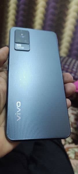 VIVO V21e 1