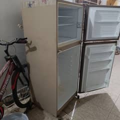 dawlance fridge 2 doors urgent bechna ha