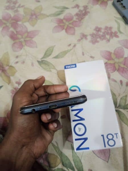 Tecno camon 18t 4