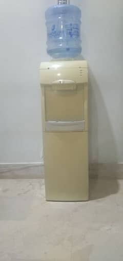 WATER DISPENSER