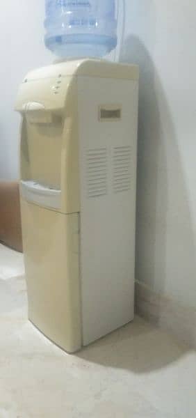 WATER DISPENSER 1