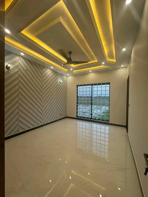 10 Marla Designer House Available For Rent 6