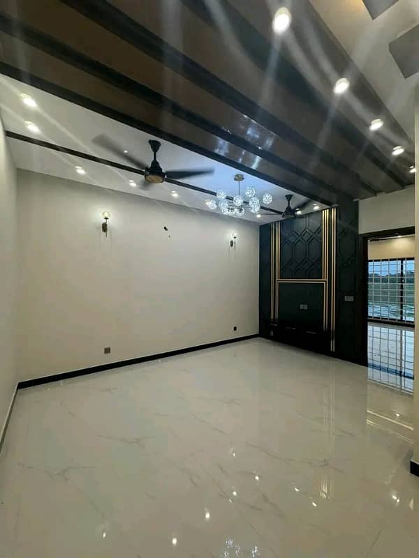 10 Marla Designer House Available For Rent 9