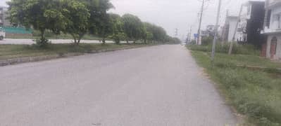 Double Road With Huge Extra Land Plot 0