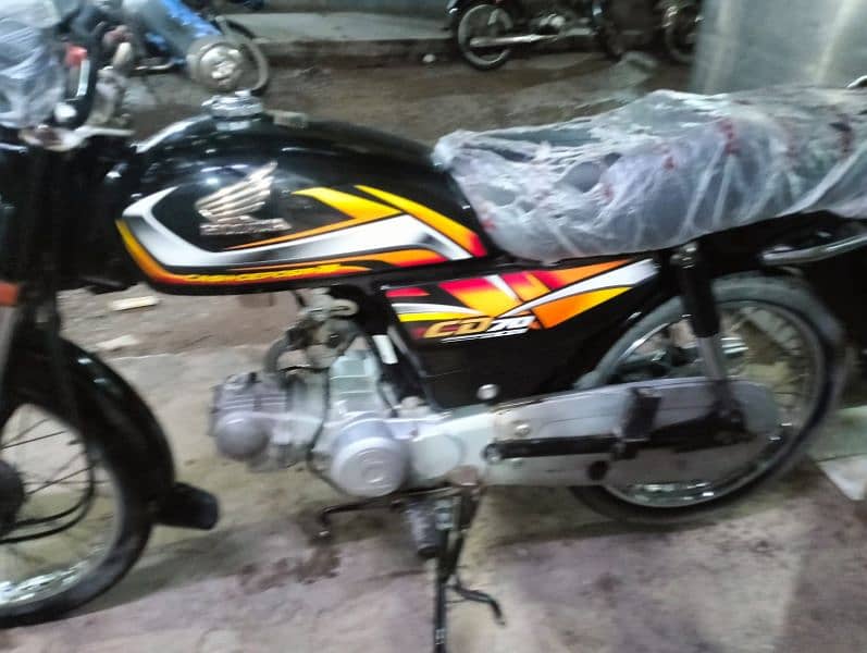 Honda CD 70 2022 4