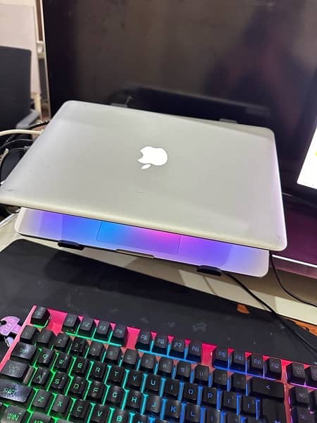 MacBookd Pro | Sleek, Powerful | 128GB SSD + 500GB HDD 0